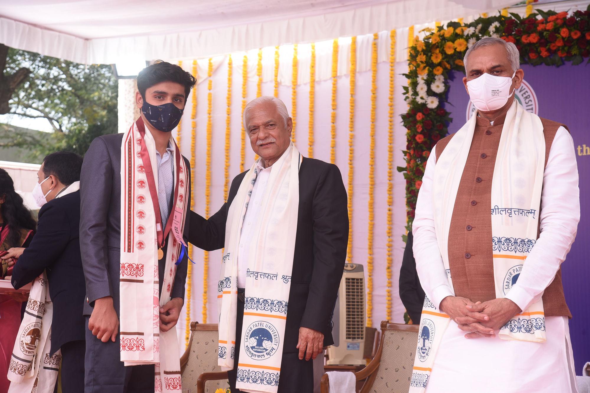 Tushar receiving the BCA gold medal on stage at the Sardar Patel University convocation